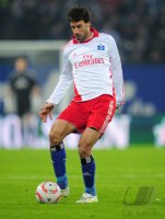 Fussball: 1. Bundesliga Saison 2010/2011: Hamburger SV, VAN NISTELROOY am Ball