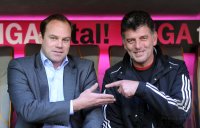 Fussball 1. Bundesliga, Saison 2011/2012:  Sportdirektor Christian Nerlinger mit dem Greebkeeper Uwe Lienau (v. li., FC Bayern Muenchen)