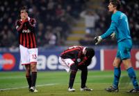 FUSSBALL  International CHL 09/10  : Enttaeuschung bei Alessandro Nesta (Milan) mit Edwin van der Sar  (re, Manu)