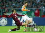 Fussball 1. Bundesliga: Bremen - Kaiserslautern, Zweikampf