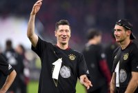 Fussball 1. Bundesliga Saison 21/22: JUBEL FC Bayern Muenchen feiert die 32. Meisterschaft