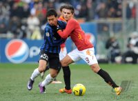 FUSSBALL SERIE A: Yuto Nagatomo (li, Inter Mailand) gegen  Erik Lamela  (AS Rom)