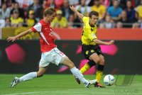 Fussball 1. Bundesliga : Niko Bungert (li, 1. FSV Mainz 05) gegen Ivan Perisic (re, Borussia Dortmund)