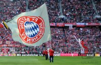 Fussball 1. Bundesliga : FC Bayern Muenchen FAHNENTRAEGER in der ALLIANZ ARENA