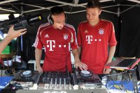 Fussball 1. Bundesliga Saison   2011/2012 :  Franck Ribery (li, FC Bayern Muenchen) legt am DJ Mischpult Musik auf