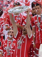 Fussball, 1. Bundesliga  Saison 16/17: Jubel FC Bayern Muenchen mit Schale