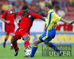 Fussball - DFB-Pokal: Braunschweig - Reutlingen, Zweikampf