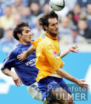 Fussball 1. Bundesliga: Schalke - Berlin, Zweikampf
