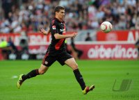 Fussball: 1. Bundesliga Saison 2010/2011: Leverkusen, SCHWAAB am Ball