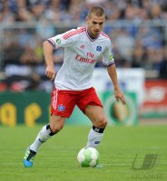 FUSSBALL, DFB Pokal 1. Hauptrunde: Hamburger SV, PETRIC am Ball