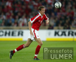 FUSSBALL  Quali Euro  2004 JUBEL Marco Streller (S) am Ball