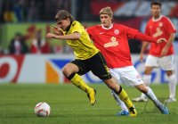 1. Fussball Bundesliga: Marcel Schmelzer (li, Borussia Dortmund) gegen Marcel Risse (re, 1. FSV Mainz 05)