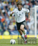 FUSSBALL Schottland -Deutschland  Frings (GER)  am Ball