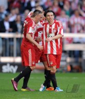 Fussball 1. Bundesliga : JUBEL nach dem TOR zum 1:0 mit Franck Ribery, Arjen Robben, Danijel Pranjic (v.li., FC Bayern Muenchen)