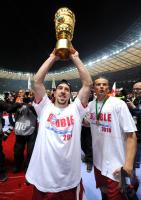 Fussball: DFB Pokal Finale: JUBEL Franck Ribery, Anatoliy Tymoshchuk (v. li., FCB)