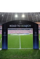 FUSSBALL INTERNATIONAL  CHL Viertelfinale 11/12:  Road to Munich Eingang in der Allianz Arena