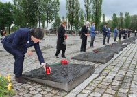 Fussball: DFB Delegation besucht KZ in Auschwitz, 01.06.2012
