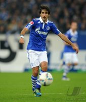 Fussball 1. Bundesliga, Saison 2011/2012: Schalke 04, RAUL am Ball