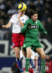 Fussball 1. Bundesliga: Hamburg - Wolfsburg, Zweikampf