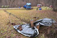 UNFALL auf der L 385 Ofterdingen - Dettingen: Ein LKW kippt Diesel droht in den Katzenbach zu laufen