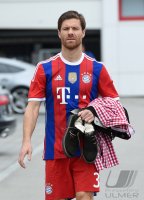 Fussball 1. Bundesliga 14/15: Xabi Alonso (FC Bayern Muenchen)
