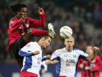 Fussball DFB Pokal: Hamburg - Leverkusen, Zweikampf