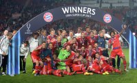 Fussball Supercup Finale 2013: JUBEL Supercupsieger FC Bayern Muenchen