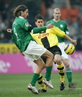Fussball 1. Bundesliga: Dortmund - Wolfsburg, Zweikampf
