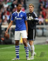 Fussball 1. Bundesliga :  Joel Matip, Torwart Manuel Neuer (v. li., FC Schalke 04)