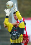 Fussball DFB-Pokal: Velbert - Mainz, Zweikampf