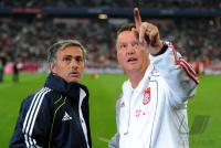 FUSSBALL Testspiel : Trainer Jose Mourinho (li, Real Madrid) mit Trainer Louis van Gaal (re, FC Bayern Muenchen)