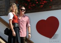 FUSSBALL 1. BUNDESLIGA: Bastian Schweinsteiger mit Freundin Sarah Brandner (FC Bayern Muenchen)