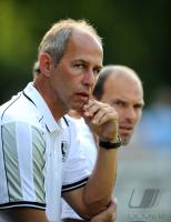 2. Fussball Bundesliga: Trainer Reiner Maurer, Co Trainer Alexander Schmidt (v. li., 1860 Muenchen)