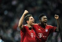 Fussball 1. Bundesliga, Saison 2011/2012:  JUBEL Mario Gomez (FC Bayern Muenchen) und David Alaba (FC Bayern Muenchen)