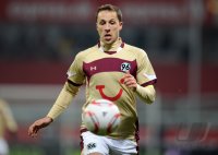 Fussball: 1. Bundesliga Saison 2010/2011: Hannover, CHERUNDOLO am Ball