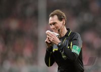 Fussball DFB Pokal 10/11 : Schiedsrichter Florian Meyer