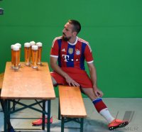 Fussball 1. Bundesliga 14/15: Franck Ribery (FC Bayern Muenchen) mit Weissbier