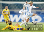 Fussball Testspiel:  Duisburg - Uruguay, Zweikampf