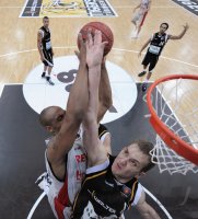 Basketball  1. Bundesliga  10/11   Walter Tigers Tuebingen - Brose Baskets