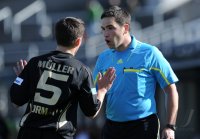 Fussball Regionalliga Sued 2011/2012: Schiedsrichter Marcel Beck mit Nico Mueller (VfR Wormatia 08 Worms)