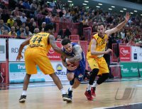 Basketball 1. Bundesliga 15/16 Hauptrunde: Walter Tigers Tuebingen - FRAPORT SKYLINERS Frankfurt