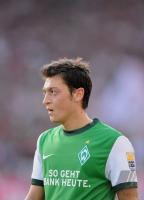 FUSSBALL  1. BUNDESLIGA  09/10  OEZIL   (Werder Bremen)
