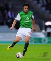 Fussball: DFB Pokal Finale: SV Werder Bremen, PIZARRO am Ball