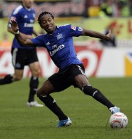 Fussball: 1. Bundesliga Saison 2010/2011: Hamburger SV, Roberto am Ball