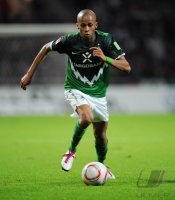 Fussball: 1. Bundesliga Saison 2010/2011: Bremen, WESLEY am Ball