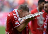 Fussball 1. Bundesliga  Saison  2012/2013:  Bastian Schweinsteiger (FC Bayern Muenchen) mit Schale