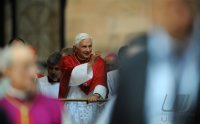 Papst Benedikt XVI besucht Mailand