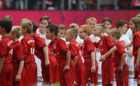 Fussball 1. Bundesliga Saison 14/15: FC Bayern Escortkids stehen Spalier