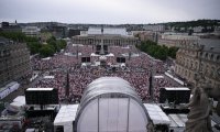 Fussball DFB Pokal Finale 24/25: Arminia Bielefeld - VfB Stuttgart, Public Viewing auf dem Schlossplatz