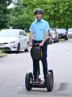 Oberbuergermeister Boris Palmer (Die Gruenen) testet ein Segway der Firma BLUEmobility